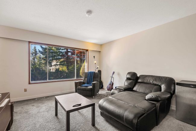 8060 Philbert Street, House other with 3 bedrooms, 1 bathrooms and 8 parking in Mission BC | Image 11