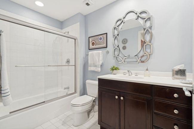 APT-807 - 530 N Lake Shore Dr, Condo with 2 bedrooms, 2 bathrooms and 1 parking in CHICAGO IL | Image 17