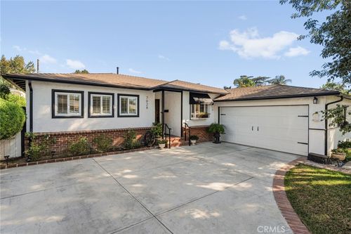 7028 Encino Ave, Lake Balboa, CA, 91406-3520 | Card Image