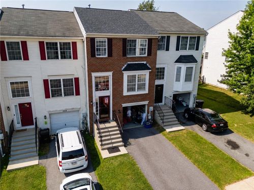 328 S Oak St, Freemansburg, PA, 18017-7073 | Card Image