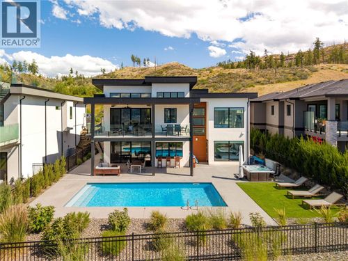 5552 Upper Mission Dr, House with 4 bedrooms, 4 bathrooms and 6 parking in Kelowna BC | Card Image
