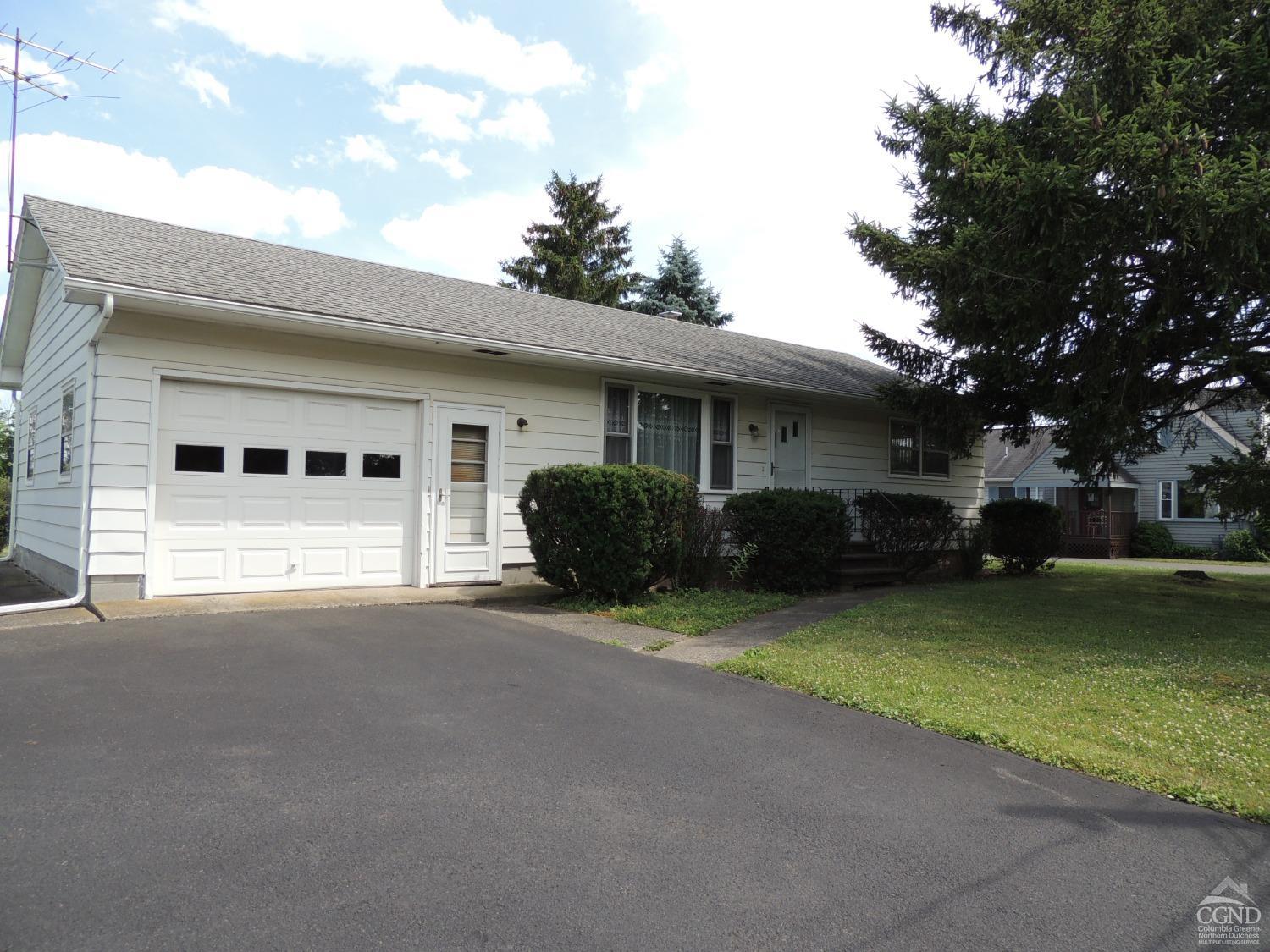Fairview Ave, Hudson, NY 12534