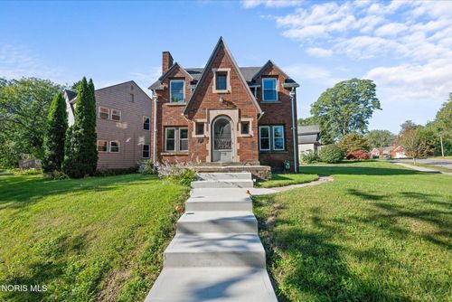 2119 Kensington Rd, Toledo, OH, 43607-1301 | Card Image