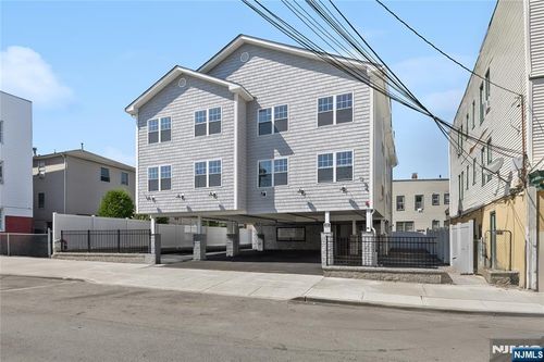 110 Madison St, Passaic, NJ, 07055-5913 | Card Image