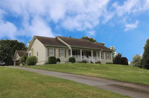 818 Springlake Rd, Lawrenceville, GA, 30045-6825 | Card Image