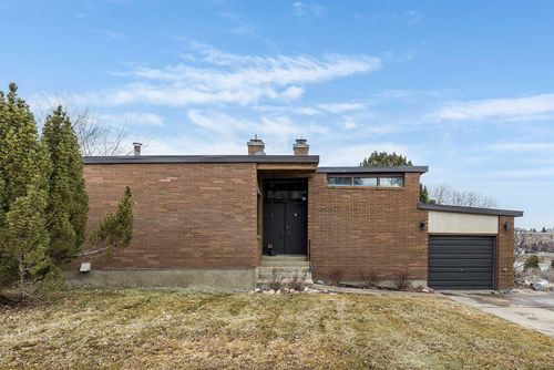 22 Chinook Dr Sw, Medicine Hat, AB, T1A4B3 | Card Image