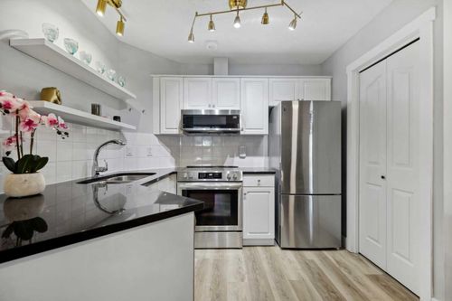 210-10 Sierra Morena Mews Sw, Calgary, AB, T3H3K5 | Card Image