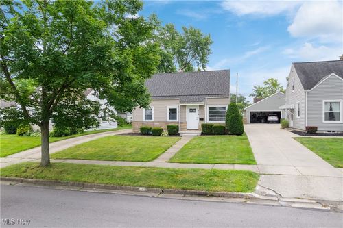 218 Van Buren Ave, Cuyahoga Falls, OH, 44221-1427 | Card Image