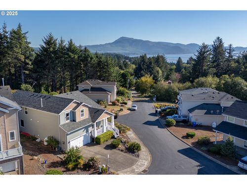 1605 Black Sands Way, Tillamook, OR, 97141-9828 | Card Image