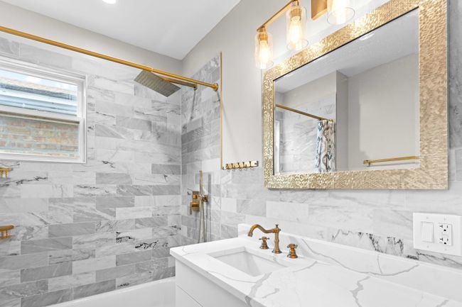 3307 S Leavitt St, House other with 7 bedrooms, 2 bathrooms and 1 parking in CHICAGO IL | Image 13