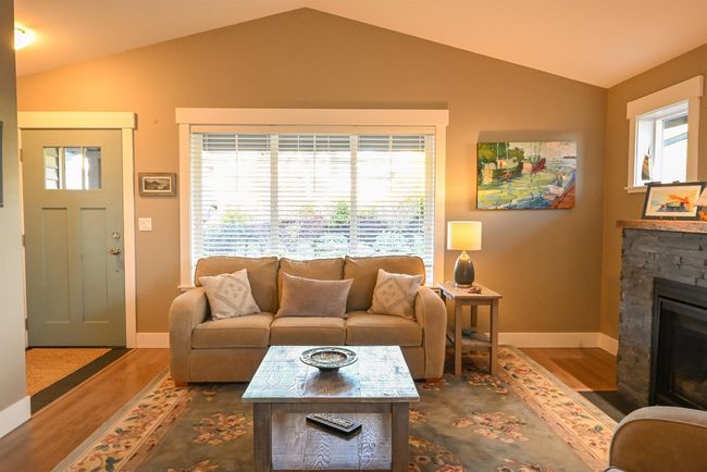 6251 Oracle Rd, House other with 3 bedrooms, 2 bathrooms and null parking in Sechelt BC | Image 5