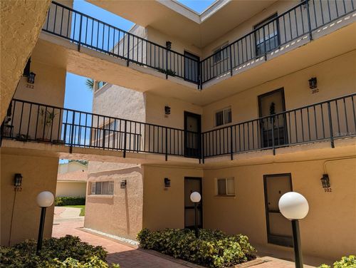 apt-201-2763 Woodgate Ln, SARASOTA, FL, 34231-6468 | Card Image
