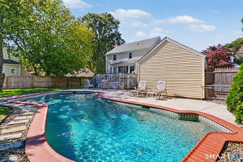205 Castle Ave, Fairfield, CT, 06825-5433 | Card Image