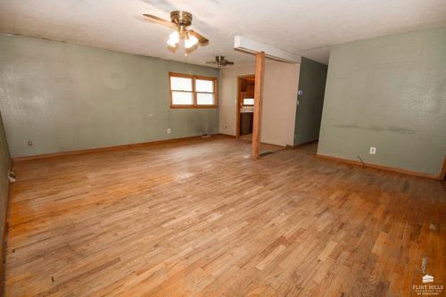 522 Lane St, Clay Center, KS, 67432-2051 | Card Image