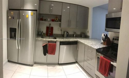 apt-226-1000 Parkview Dr, Hallandale Beach, FL, 33009-8915 | Card Image