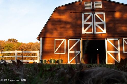 7 E E Tuscarora Dr, Hazleton, PA, 18202 | Card Image