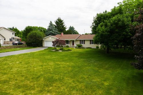 W6070 Thornapple Ln, Fort Atkinson, WI, 53538-9377 | Card Image