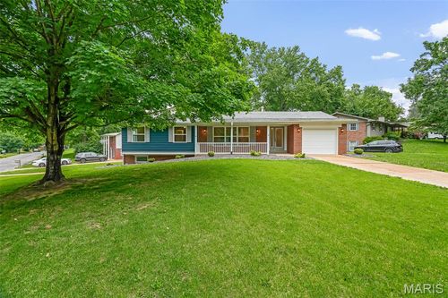37 Berkshire Dr, Belleville, IL, 62223-3479 | Card Image
