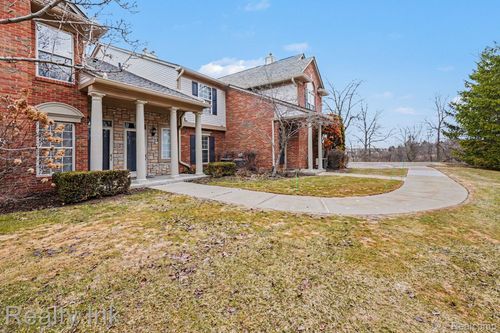 3399 Tremonte Cir S, Rochester, MI, 48306-5005 | Card Image