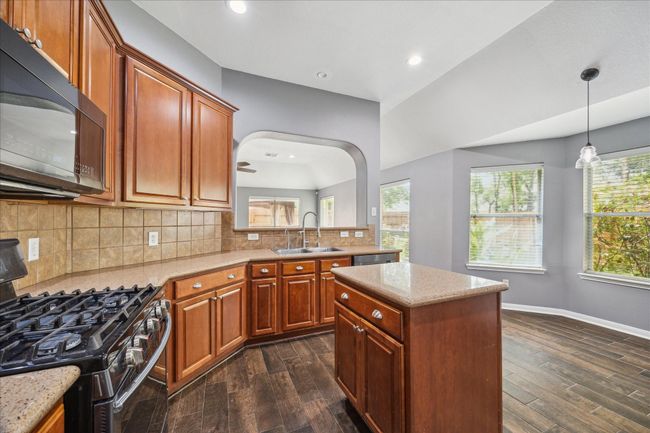 Lots of windows for natural light | Image 14