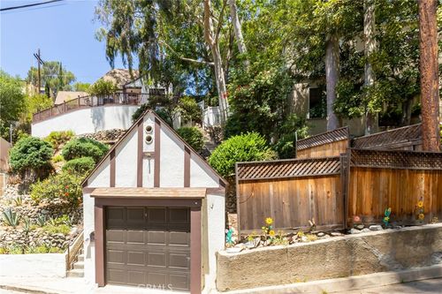 641 Canyon Dr, Glendale, CA, 91206-2611 | Card Image
