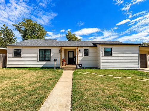 1504 N Avenue G, Haskell, TX, 79521-3438 | Card Image