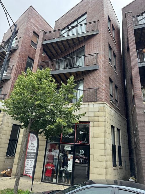 unit-4-2413 W Madison St, Chicago, IL, 60612-2388 | Card Image