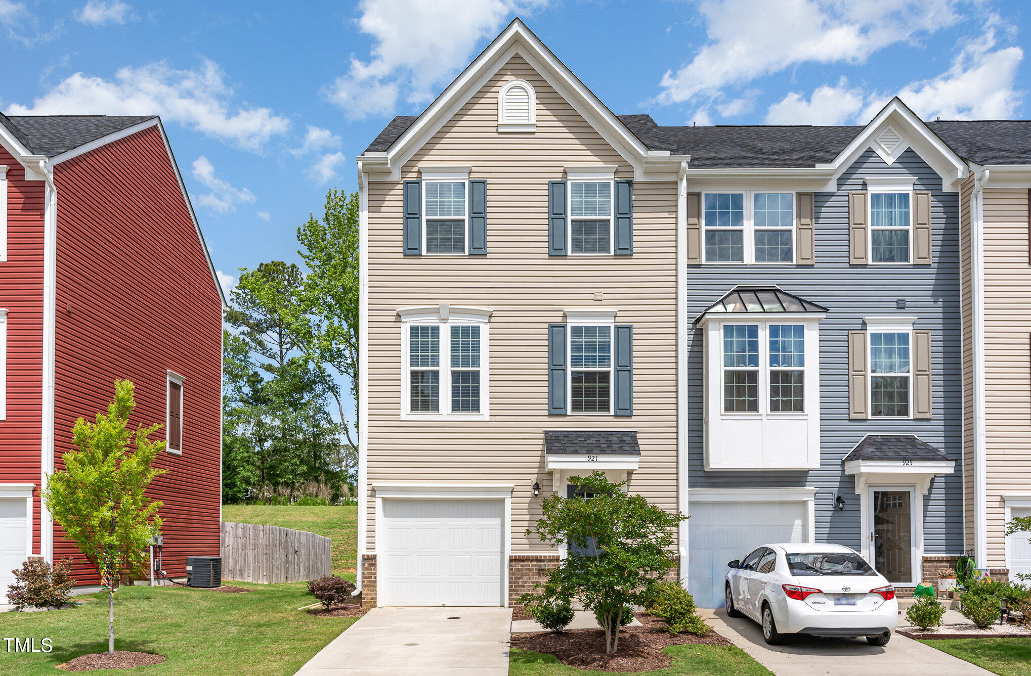 Arnold Place Dr, Fuquay Varina, NC 27526