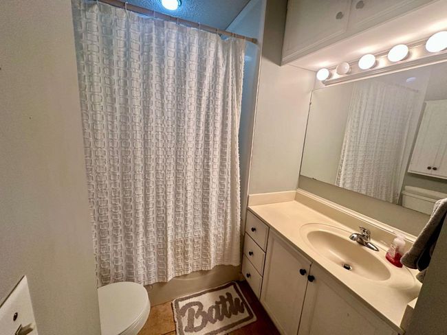 27 Laval Pl W, House detached with 6 bedrooms, 2 bathrooms and 4 parking in Lethbridge AB | Image 8