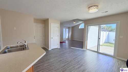 121 Applewood Ln, Elizabethtown, KY, 42701-6484 | Card Image