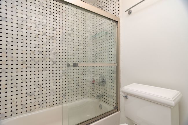 APT-9C - 3925 Triumvera Dr, Home with 2 bedrooms, 2 bathrooms and null parking in Glenview IL | Image 13
