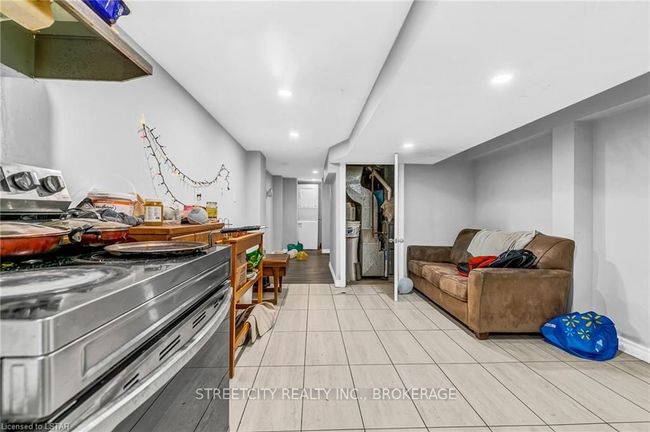 1196 Janette Ave, House other with 6 bedrooms, 3 bathrooms and 2 parking in Windsor ON | Image 24