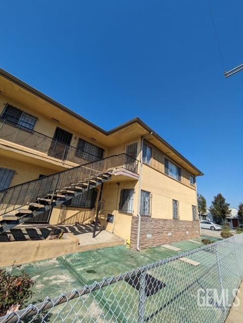 3305 W 21st St, Los Angeles, CA, 90018-1242 | Card Image