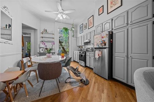 216 Union St, Brooklyn, NY, 11231-3502 | Card Image