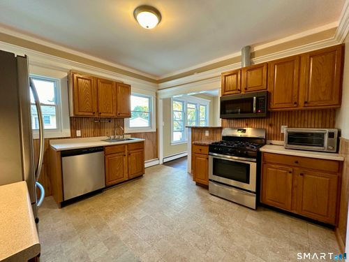 2nd-floor-9 Park St, West Haven, CT, 06516-6040 | Card Image