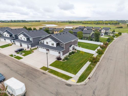 3825 Stacy Dr, Bismarck, ND, 58504-8136 | Card Image