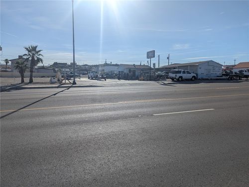 1042 Highway 95, Bullhead City, AZ, 86429-5200 | Card Image