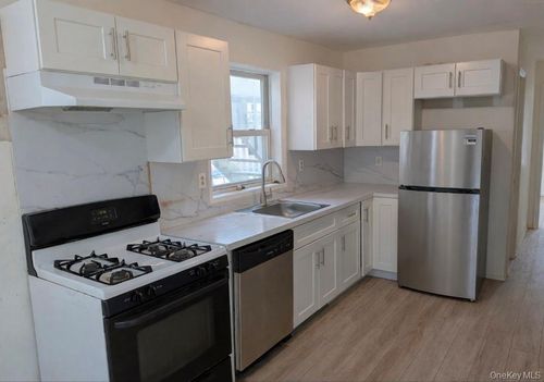 5 Church St, Garnerville, NY, 10923-1220 | Card Image