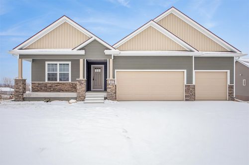 815 Fawn Ct, Mitchellville, IA, 50169-7737 | Card Image