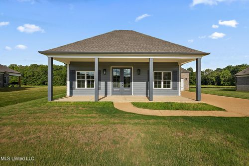 660 Wells Dr, Hernando, MS, 38632-1385 | Card Image