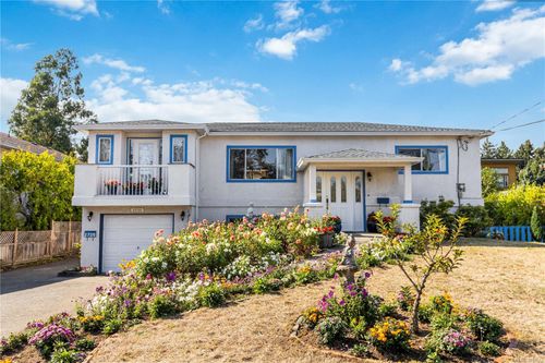 2726 Claude Rd, Langford, BC, V9B5T6 | Card Image