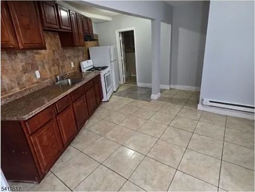 1b-588 S 10th St, Newark, NJ, 07103-1826 | Card Image