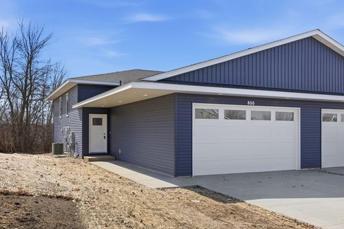 800 Texas Ave Nw, Hutchinson, MN, 55350-1558 | Card Image