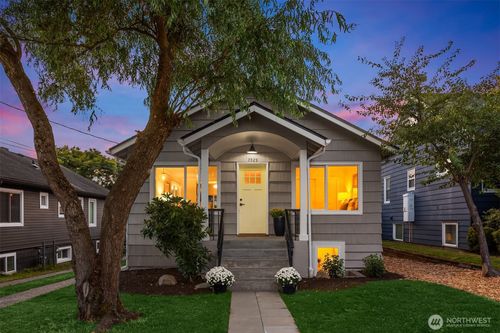 7523 12th Ave Nw, Seattle, WA, 98117-4148 | Card Image