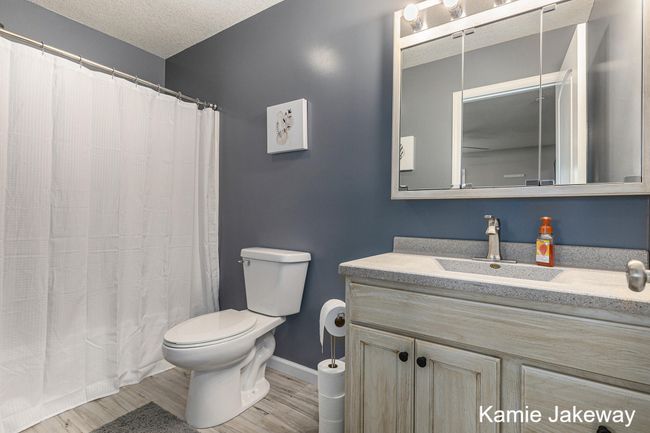 full bath off hallway | Image 30