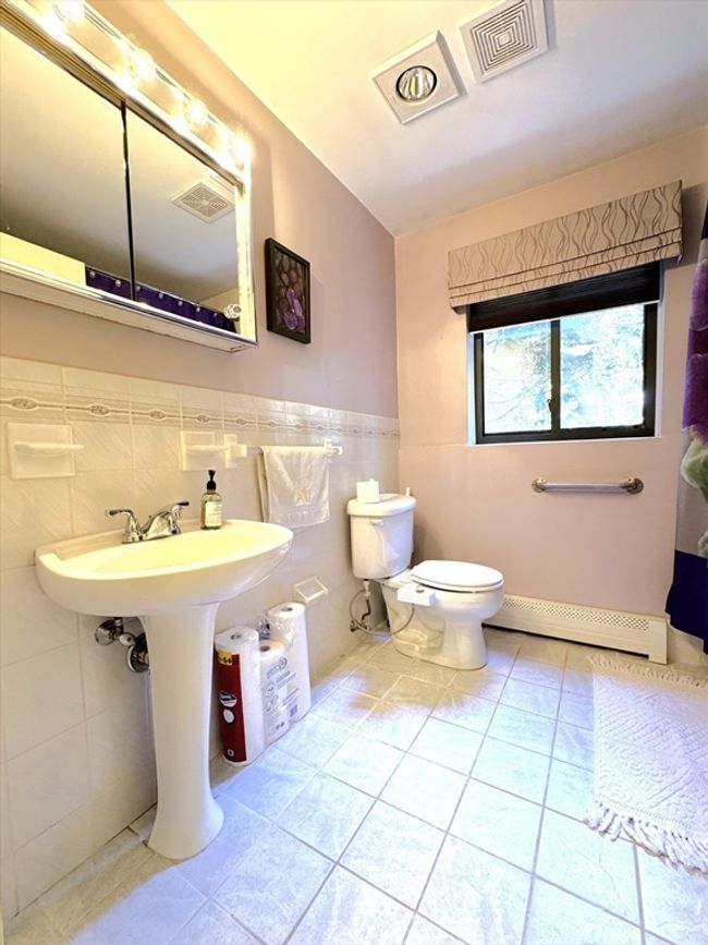 APT-1 - 19 Fuller Rd, Condo with 2 bedrooms, 1 bathrooms and null parking in Foxboro MA | Image 9