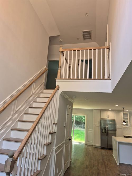 130 Center St, Holbrook, NY, 11741-3718 | Card Image