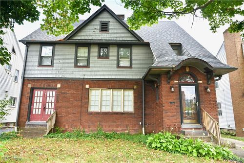 30 Pinehurst Ave, Youngstown, OH, 44512-1516 | Card Image