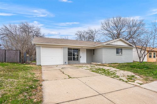 5713 Emerson Dr, Watauga, TX, 76148-3437 | Card Image