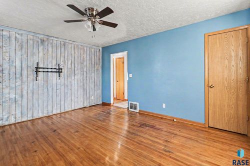 412 S Jefferson Ave, Sioux Falls, SD, 57104-3913 | Card Image
